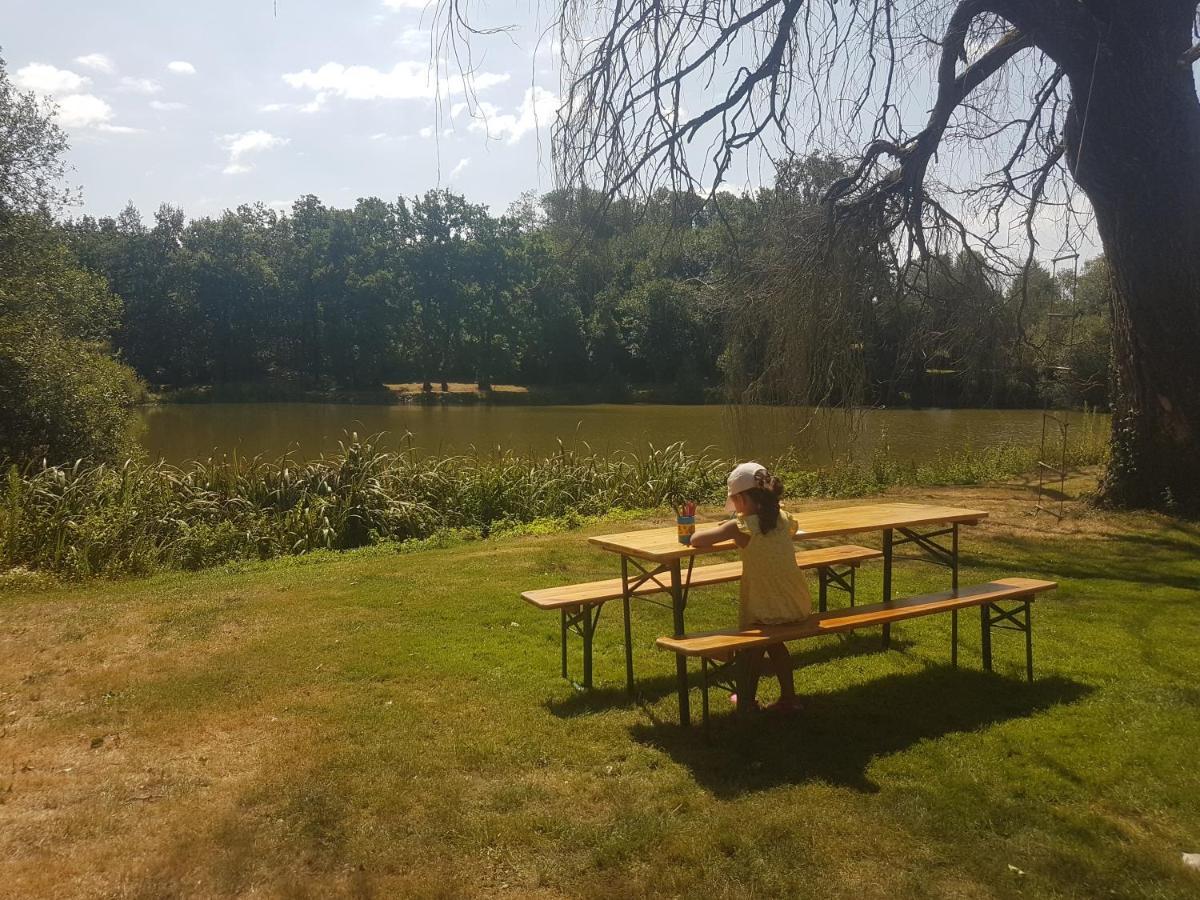 camping de la chagnée Saint-Aubin-le-Cloud Esterno foto
