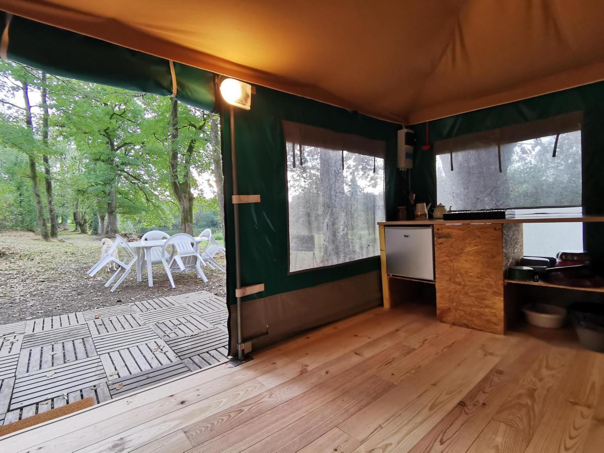 camping de la chagnée Saint-Aubin-le-Cloud Camera foto