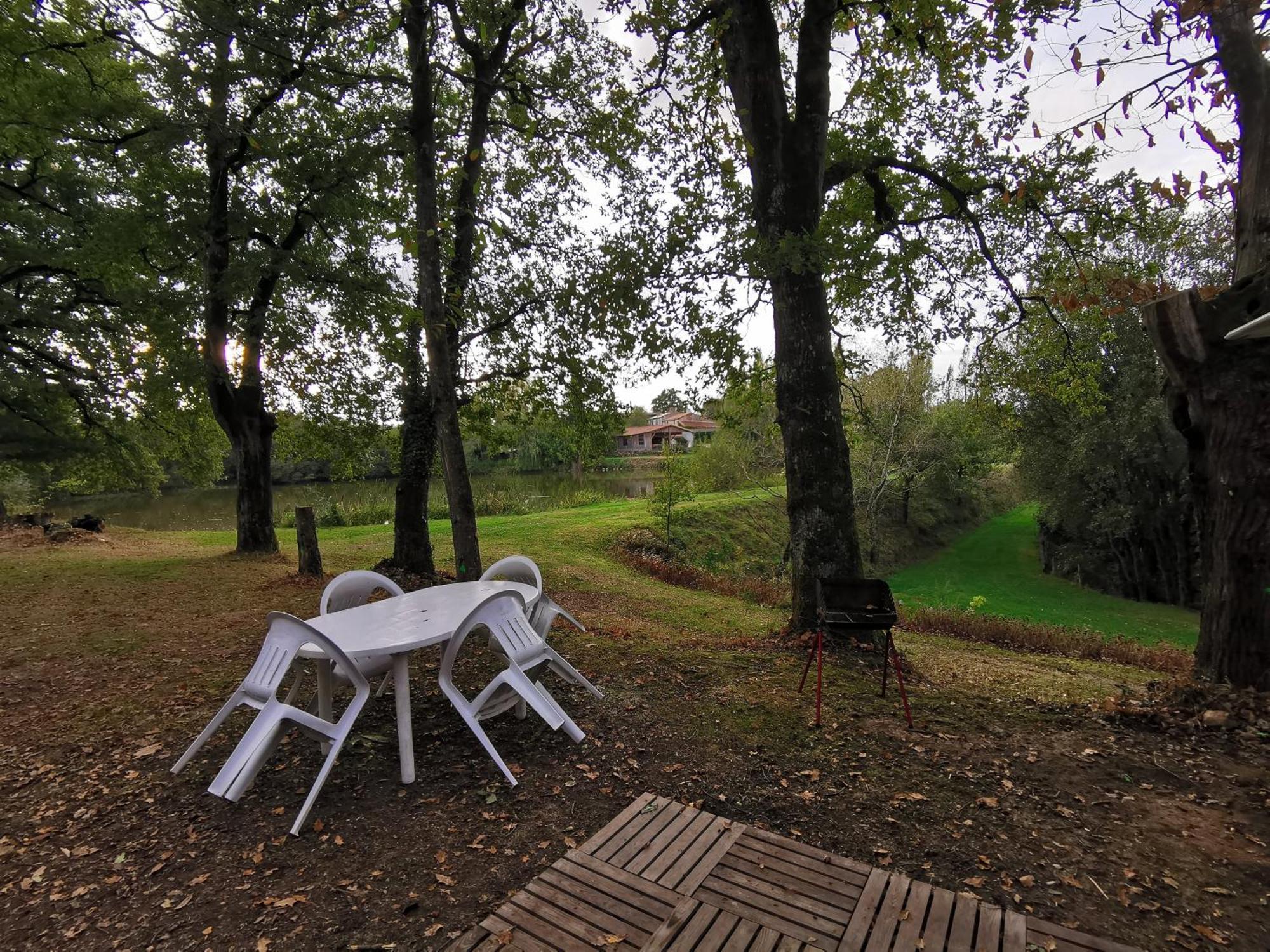 camping de la chagnée Saint-Aubin-le-Cloud Camera foto